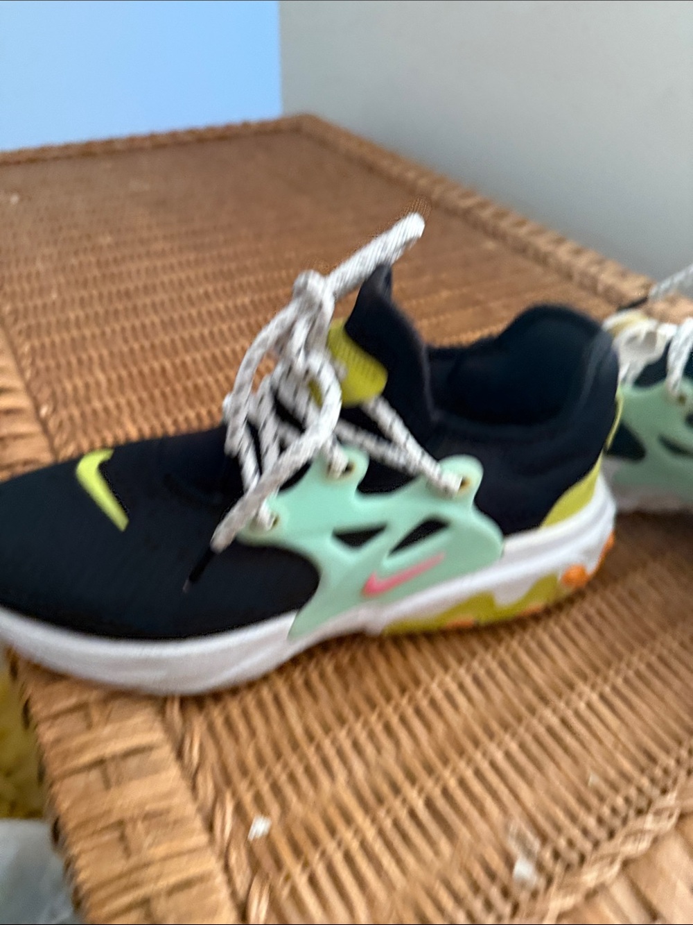 KLightweight Athletic Sneakers in Black & Mint